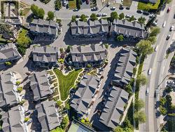 Fantastic complex with plenty of green space in the middle for the kids to play - 