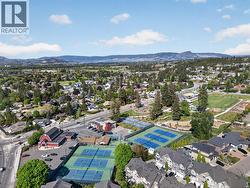 Steps away from Dehart Park - 