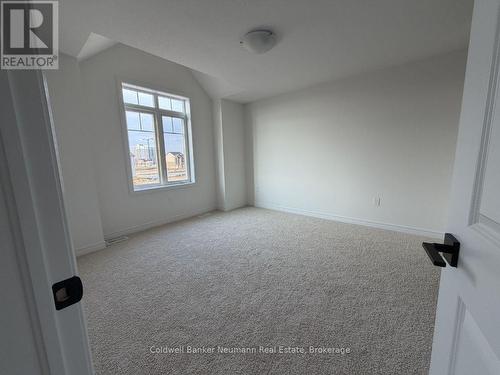 12 Cadence Common, Cambridge, ON - Indoor Photo Showing Other Room