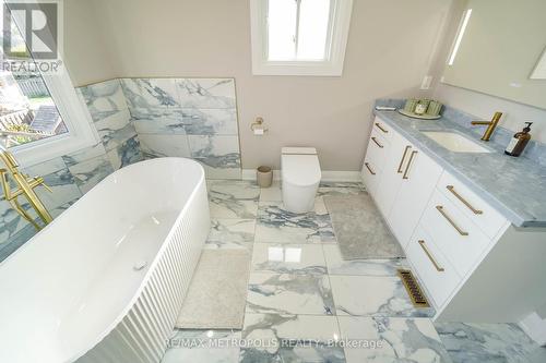 On Suite Bathroom - 4392 Grassland Crescent, Mississauga, ON - Indoor Photo Showing Bathroom