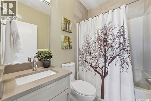 211 Burgess Bay, Saskatoon, SK - Indoor Photo Showing Bathroom