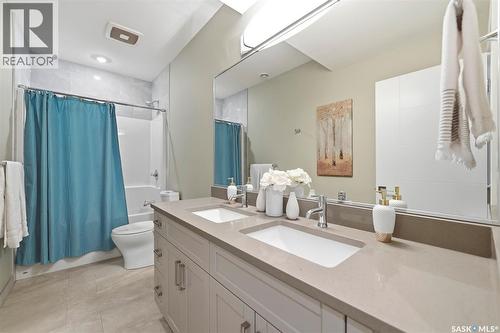 211 Burgess Bay, Saskatoon, SK - Indoor Photo Showing Bathroom