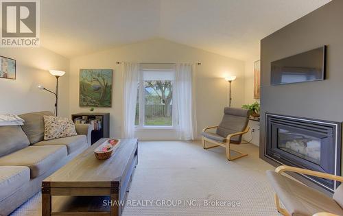 108 Clearwater Crescent, Waterloo, ON - Indoor Photo Showing Living Room With Fireplace