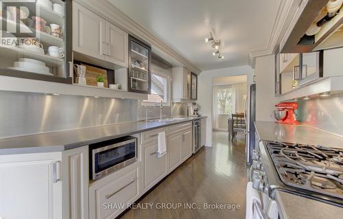 108 Clearwater Crescent, Waterloo, ON - Indoor Photo Showing Kitchen With Upgraded Kitchen