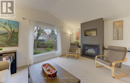 108 Clearwater Crescent, Waterloo, ON - Indoor Photo Showing Living Room With Fireplace