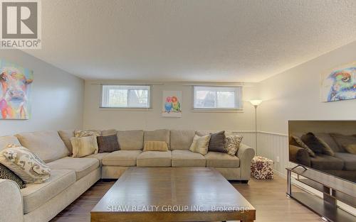 108 Clearwater Crescent, Waterloo, ON - Indoor Photo Showing Living Room