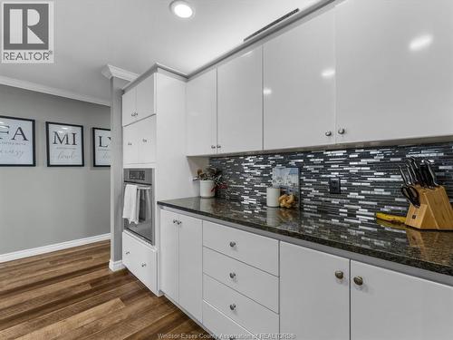 19050 Peninsula Street, Lakeshore, ON - Indoor Photo Showing Kitchen