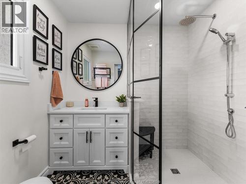 19050 Peninsula Street, Lakeshore, ON - Indoor Photo Showing Bathroom