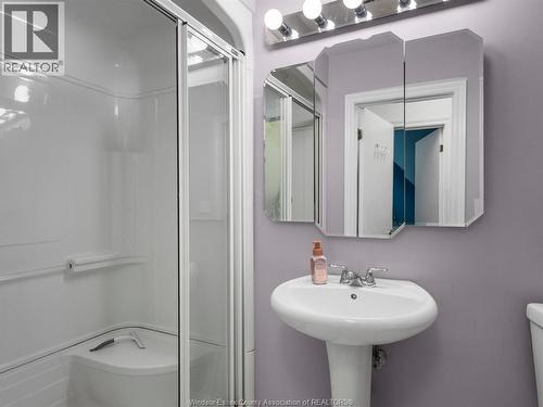 19050 Peninsula Street, Lakeshore, ON - Indoor Photo Showing Bathroom