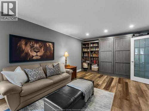 19050 Peninsula Street, Lakeshore, ON - Indoor Photo Showing Living Room