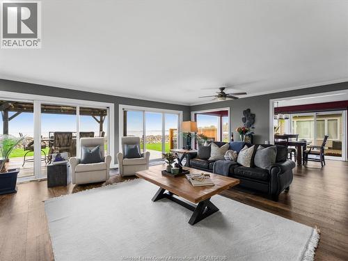 19050 Peninsula Street, Lakeshore, ON - Indoor Photo Showing Living Room