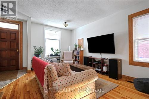 88 Norman Street, Ottawa, ON - Indoor Photo Showing Living Room