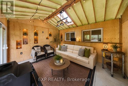 58 Rutledge Road, Mississauga, ON - Indoor Photo Showing Living Room
