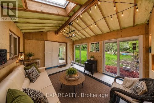 58 Rutledge Road, Mississauga, ON - Indoor Photo Showing Living Room