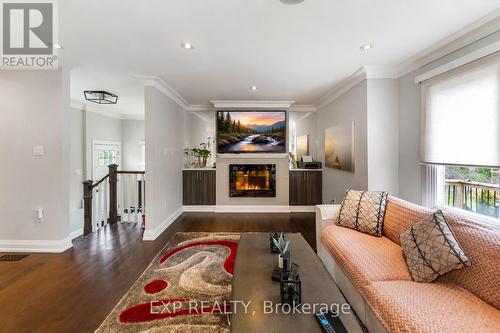 58 Rutledge Road, Mississauga, ON - Indoor Photo Showing Living Room