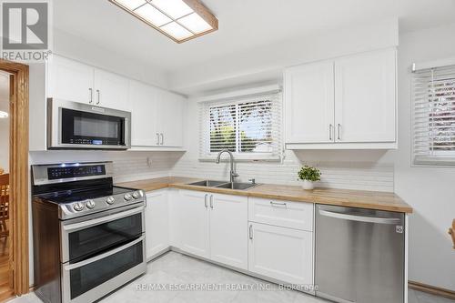 2127 Larabee Court, Burlington, ON - Indoor Photo Showing Kitchen With Double Sink