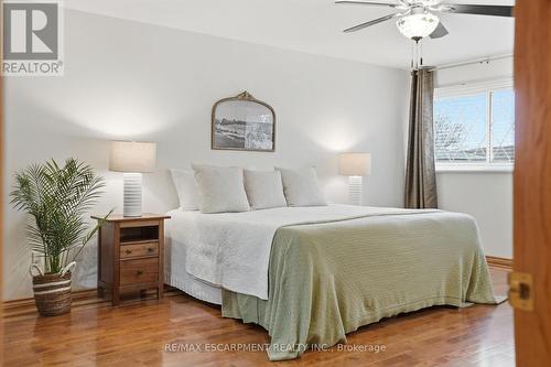 2127 Larabee Court, Burlington, ON - Indoor Photo Showing Bedroom