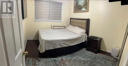 3528 Laddie Crescent, Mississauga, ON - Indoor Photo Showing Bedroom