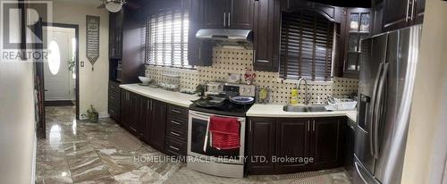 3528 Laddie Crescent, Mississauga, ON - Indoor Photo Showing Kitchen