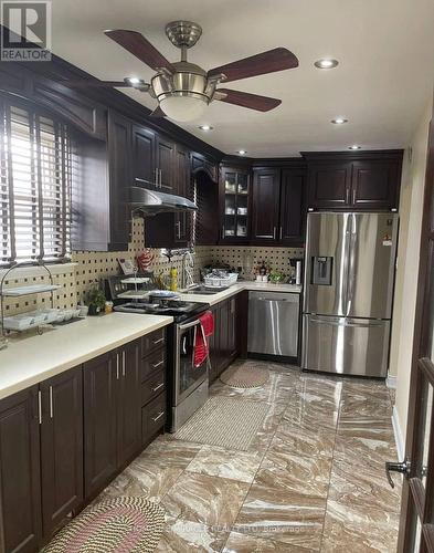 3528 Laddie Crescent, Mississauga, ON - Indoor Photo Showing Kitchen With Upgraded Kitchen