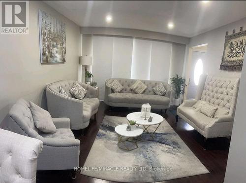 3528 Laddie Crescent, Mississauga, ON - Indoor Photo Showing Living Room