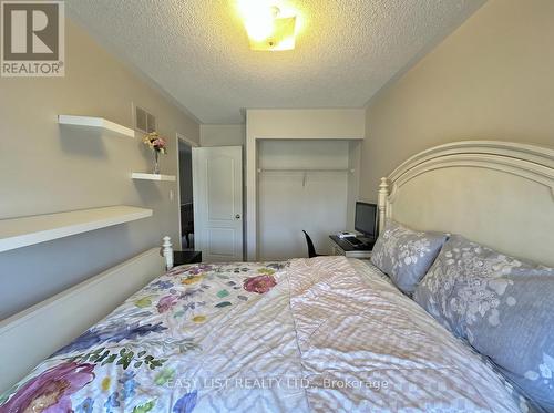 1104 Carding Mill Place, Mississauga, ON - Indoor Photo Showing Bedroom