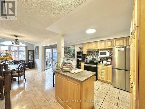 1104 Carding Mill Place, Mississauga, ON - Indoor Photo Showing Kitchen