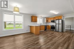 Nice neutral flooring - 