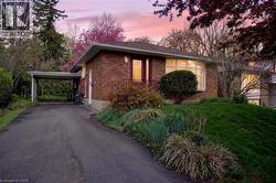 34 HELEN Street  Dundas, ON L9H 1N3