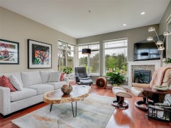 306D-1115 Craigflower Rd Esquimalt, BC V9A 7R1