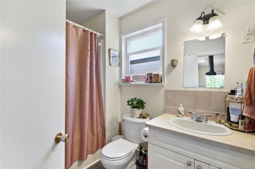 633 Prideaux St, Nanaimo, BC 