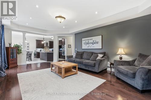 Potlights - 555 Kingsfield Loop, Oshawa, ON - Indoor Photo Showing Living Room