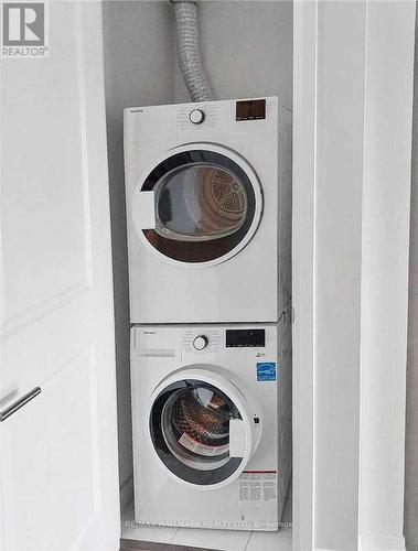 417 - 2301 Danforth Avenue, Toronto, ON - Indoor Photo Showing Laundry Room