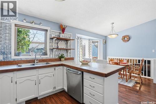 606 Hogg Crescent, Saskatoon, SK - Indoor Photo Showing Kitchen With Double Sink