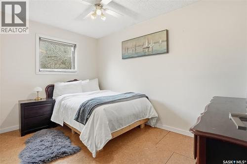 606 Hogg Crescent, Saskatoon, SK - Indoor Photo Showing Bedroom