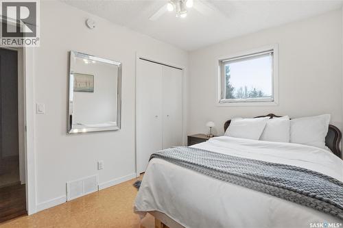606 Hogg Crescent, Saskatoon, SK - Indoor Photo Showing Bedroom