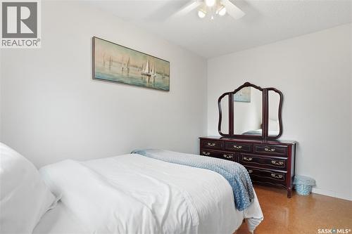 606 Hogg Crescent, Saskatoon, SK - Indoor Photo Showing Bedroom