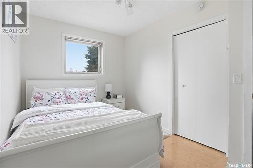 606 Hogg Crescent, Saskatoon, SK - Indoor Photo Showing Bedroom