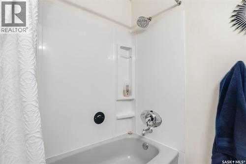 606 Hogg Crescent, Saskatoon, SK - Indoor Photo Showing Bathroom