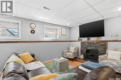 606 Hogg Crescent, Saskatoon, SK - Indoor Photo Showing Living Room With Fireplace
