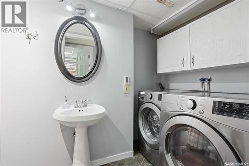 606 Hogg Crescent, Saskatoon, SK - Indoor Photo Showing Laundry Room