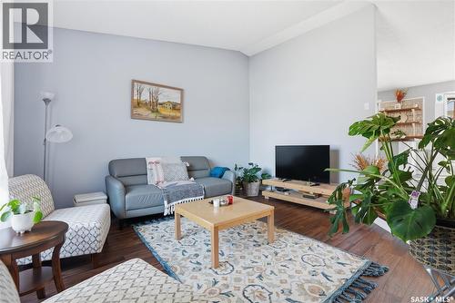 606 Hogg Crescent, Saskatoon, SK - Indoor Photo Showing Living Room