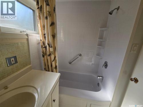 706 Main Street, Kipling, SK - Indoor Photo Showing Bathroom