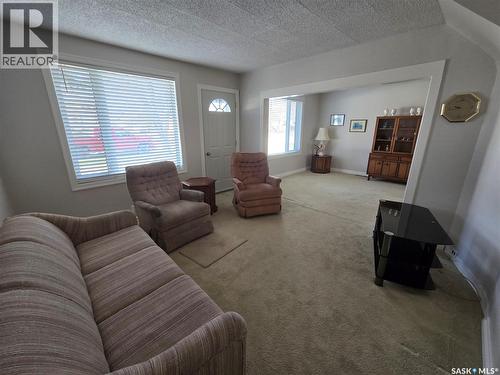 706 Main Street, Kipling, SK - Indoor Photo Showing Living Room