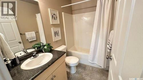 204 303 Lowe Road, Saskatoon, SK - Indoor Photo Showing Bathroom