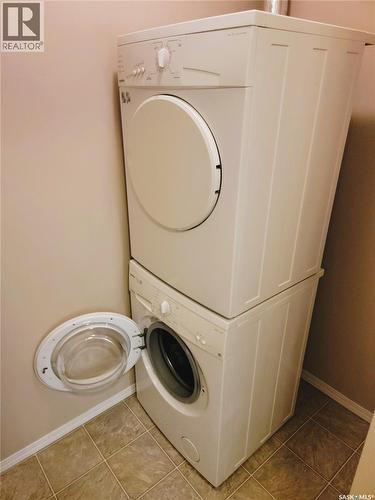204 303 Lowe Road, Saskatoon, SK - Indoor Photo Showing Laundry Room