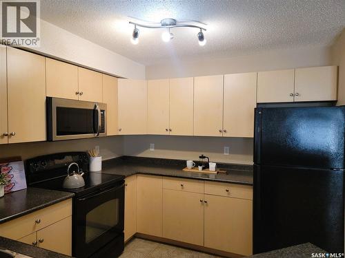 204 303 Lowe Road, Saskatoon, SK - Indoor Photo Showing Kitchen