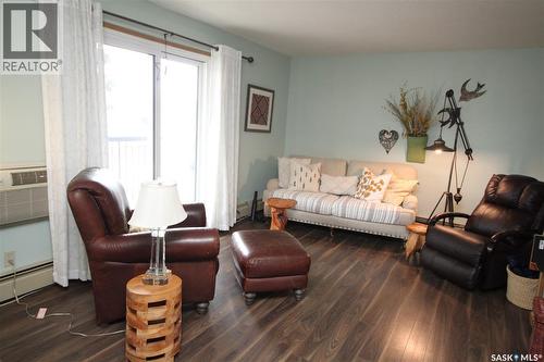 104 2013 Arlington Avenue, Saskatoon, SK - Indoor Photo Showing Living Room