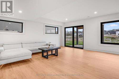 4108 Fallingbrook Road, London South (South V), ON - Indoor Photo Showing Living Room