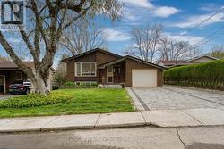 31 BRENLYN COURT  Hamilton (Westcliffe), ON L9C 4N8